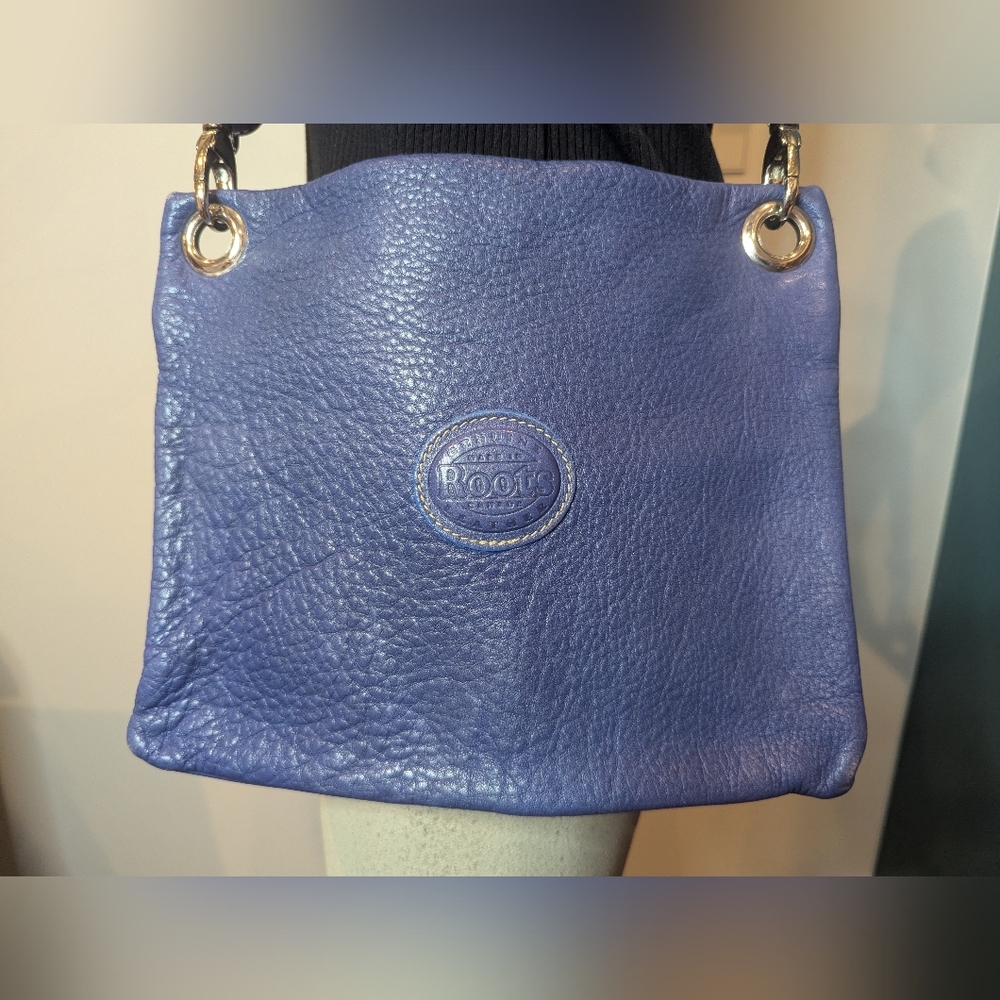 ROOTS CANADA Tribe Village crossbody purple leather bag. Medium - Picture 8 of 13
